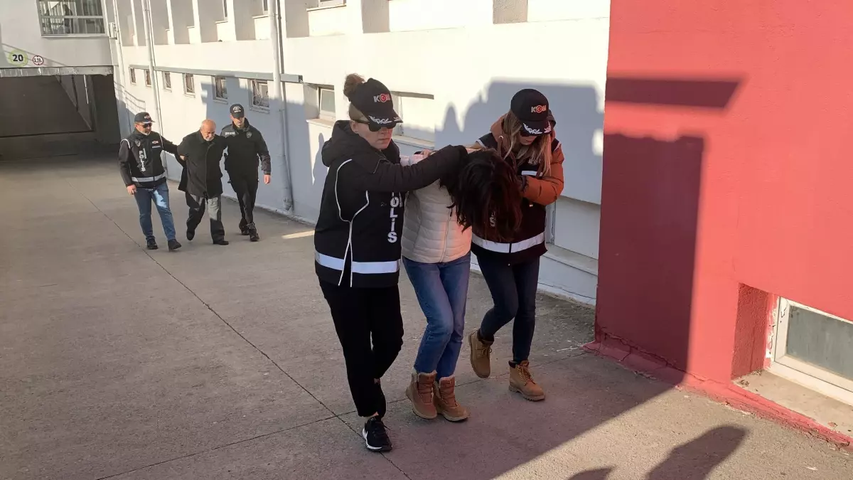 Polislerden Silah Satışı İddiası