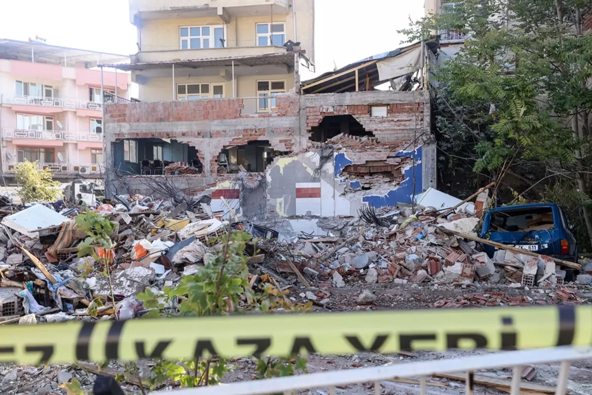 Balıkesir\'de 4 büyüklüğünde deprem