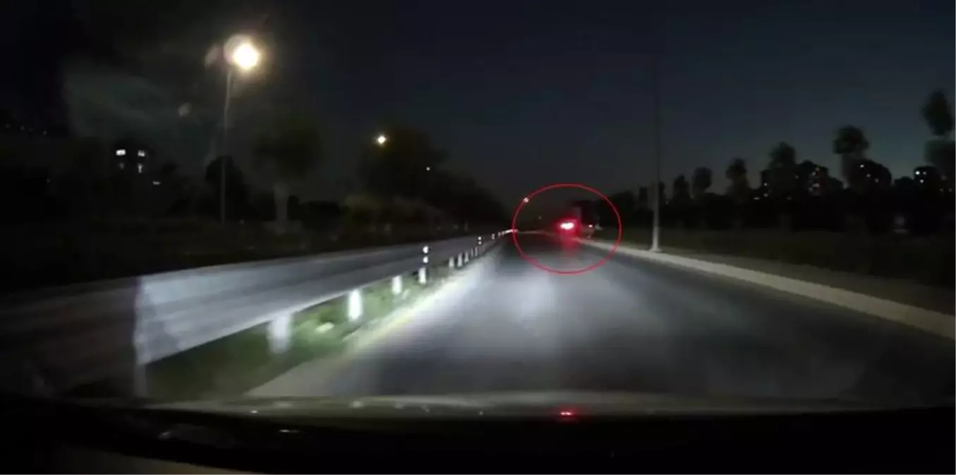 Beylikdüzü\'nde Tehlikeli Sürücü Boş Arsaya Uçtu