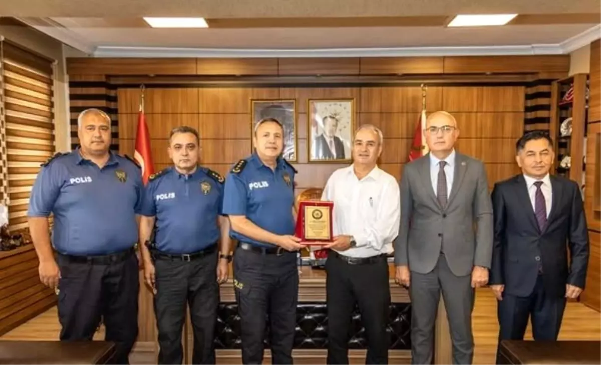Emekli Başpolis\'e Veda Töreni