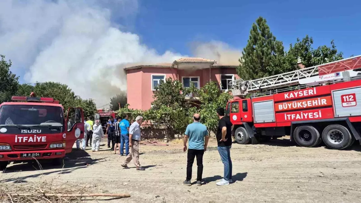 Kayseri\'de Depo Yangını