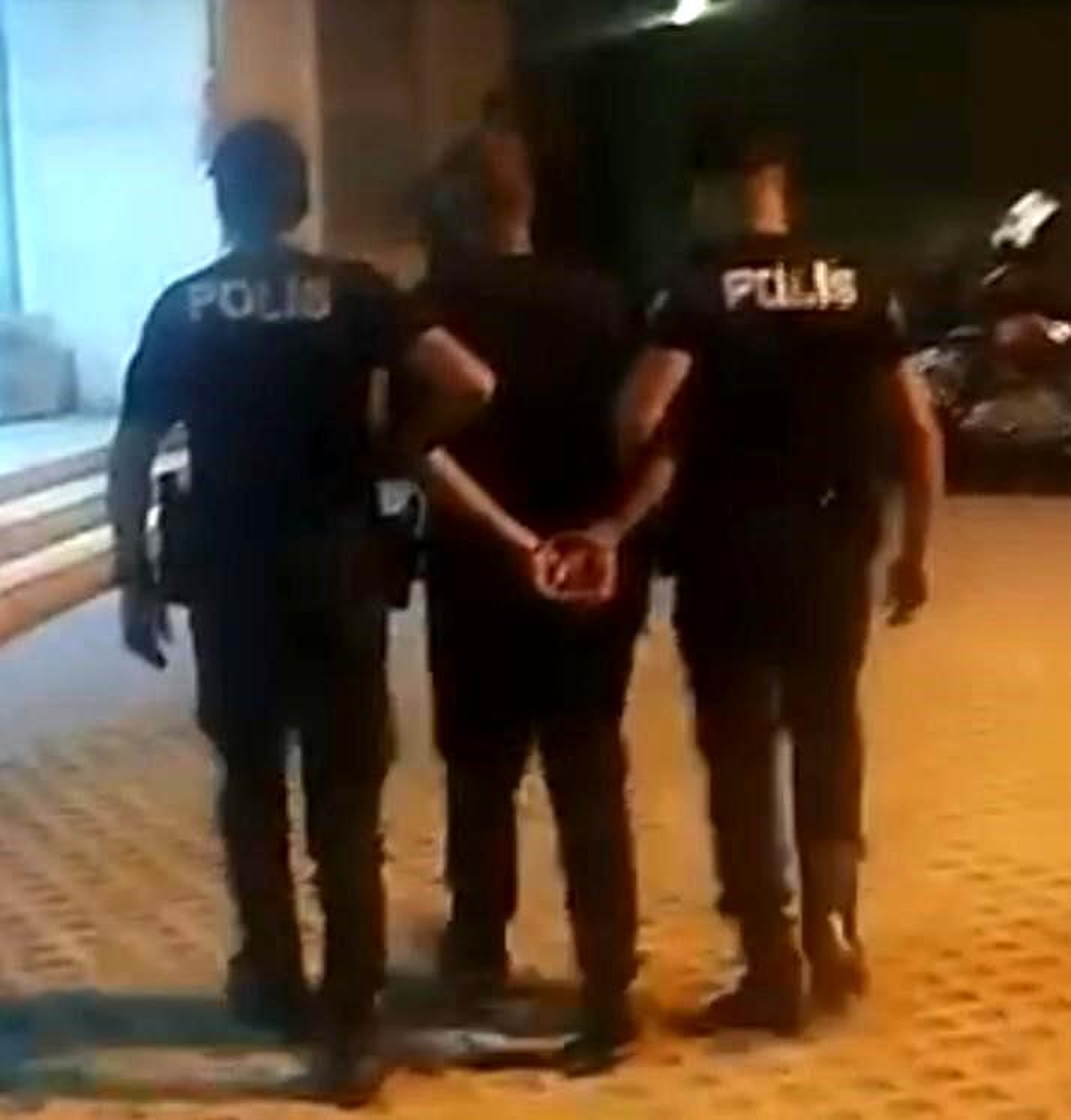 İzmir\'de 11 Yıl Ceza Alan Şahıs Yakalandı