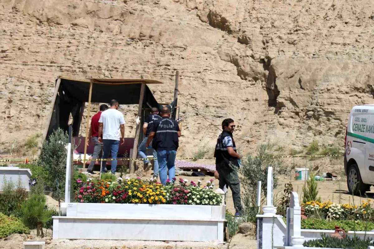 Mezarlıkta Yaşayan Adam Ölü Bulundu