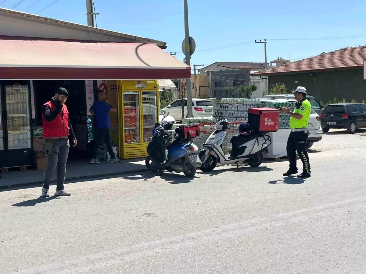 Eskişehir\'de Motosiklet ve Otomobil Çarpıştı