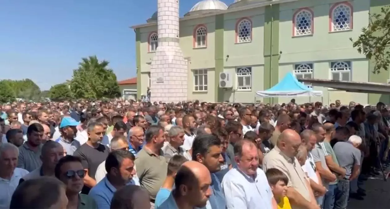 Teksüt Fabrikası Yangınında Hayatını Kaybeden Özcan Yıldırım Defnedildi