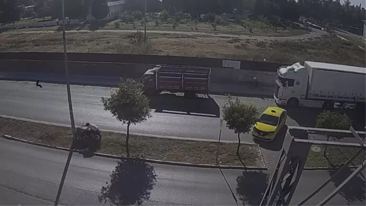 Adana\'da Motosiklet Kazası: 1 Ölü, Taksi Sürücüsü Teslim Oldu