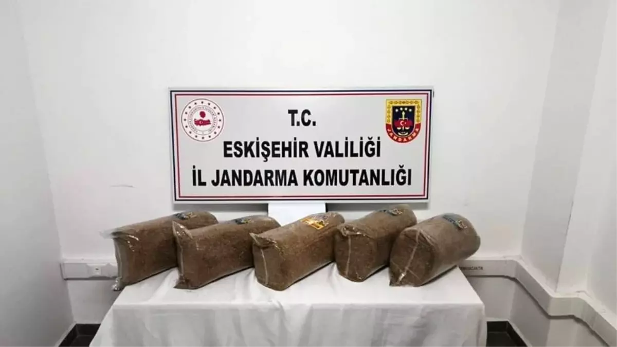 Eskişehir\'de Kaçak Tütün Yakalandı
