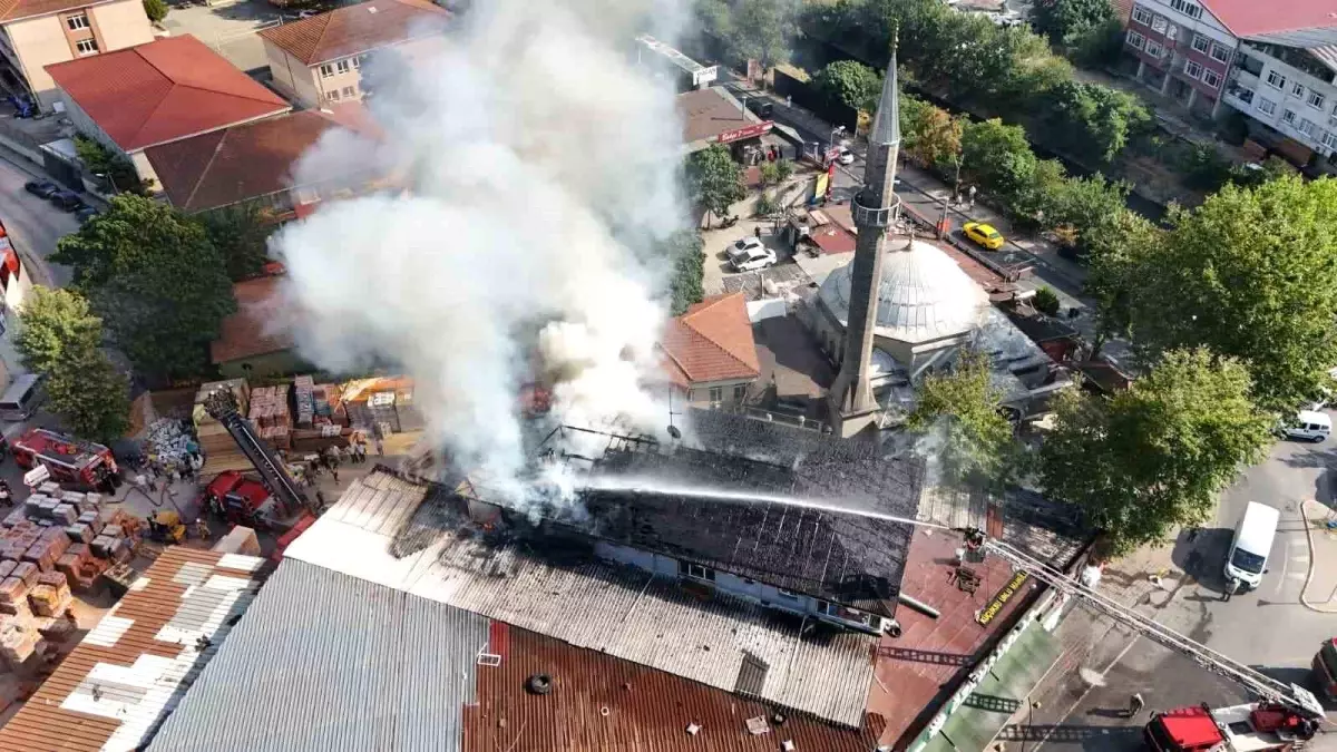 Beykoz\'da Çatı Katında Yangın