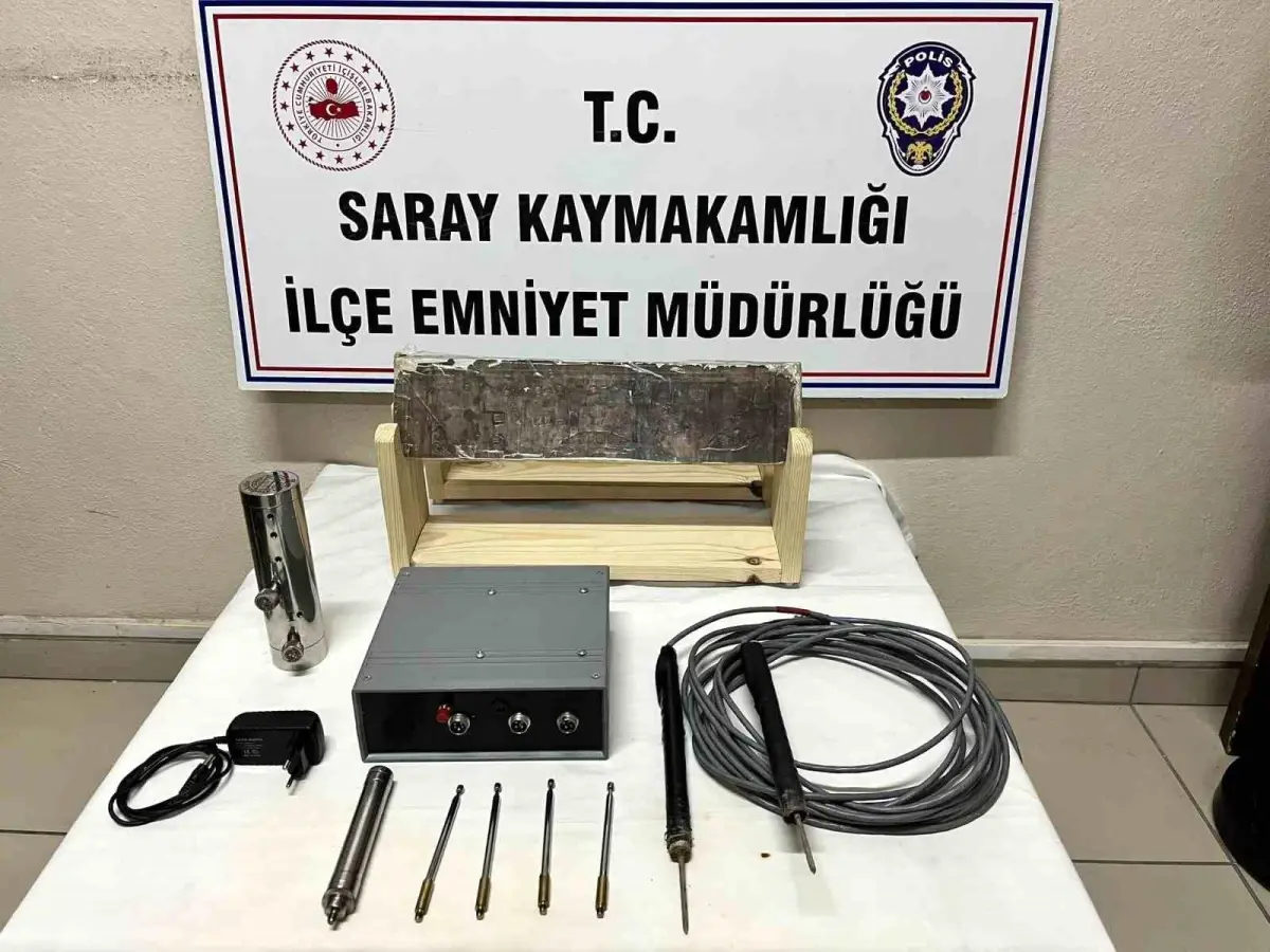 Tekirdağ\'da Tarihi Eser ve Define Malzemesi Ele Geçirildi