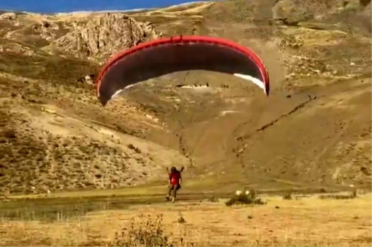 Hakkari\'de Yamaç Paraşütü Eğitimi Başladı