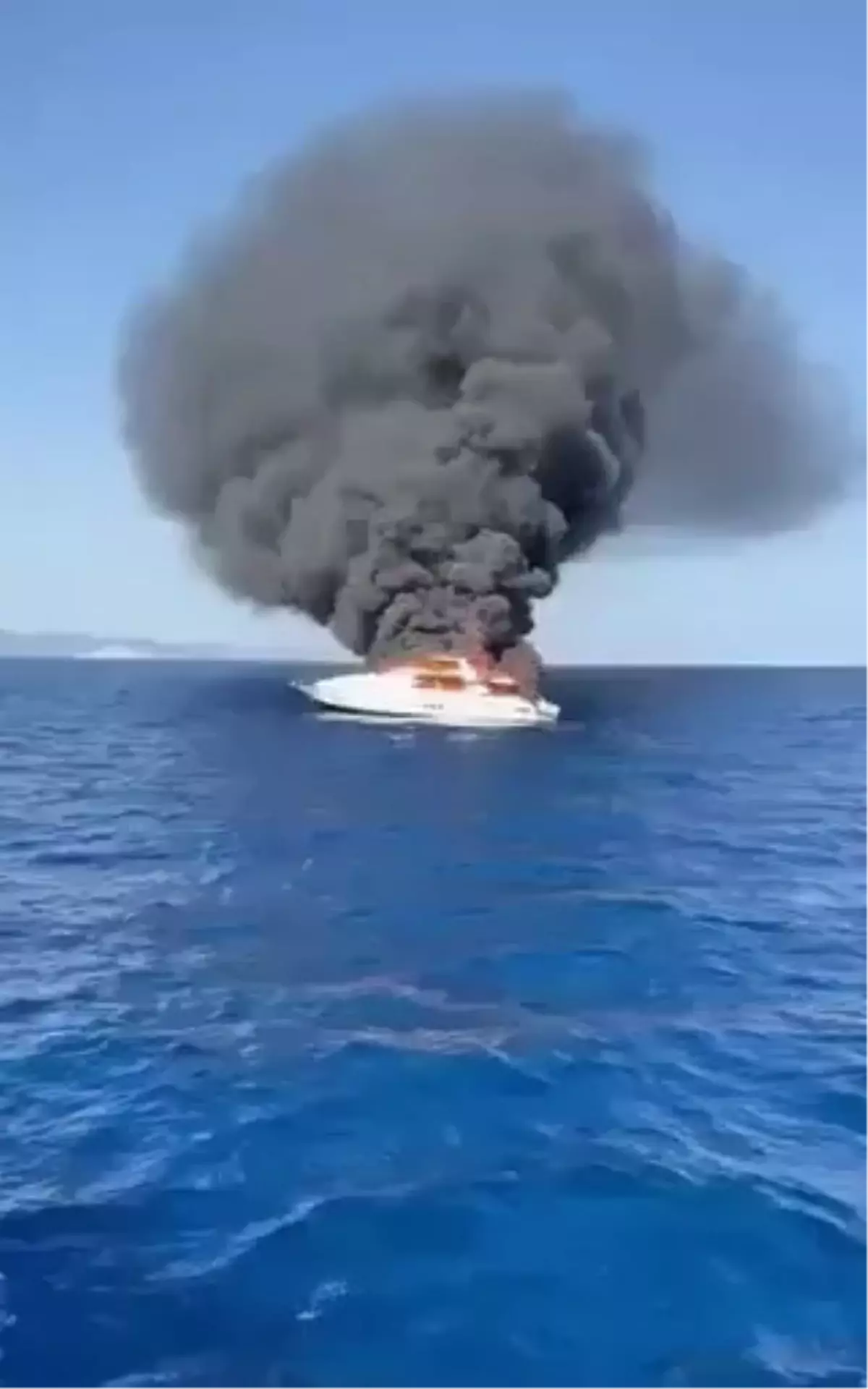İbiza\'da Lüks Yatta Yangın