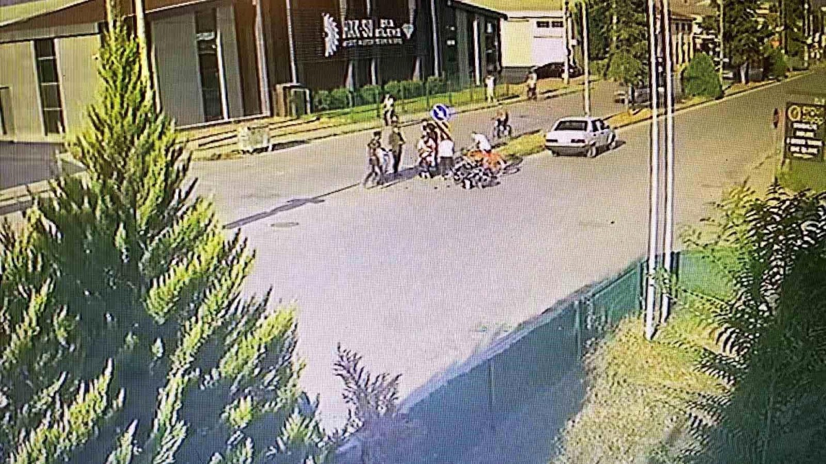 İnegöl\'de Motosiklet Kazası: Sürücü Yaralandı