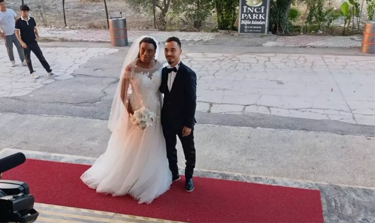 Osmaniyeli Mustafa, Amerikalı yöneticiyle evlendi