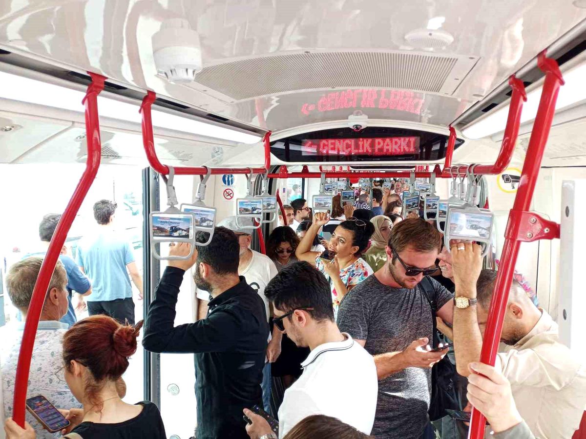 Samsun\'da Tramvaylarda Klima Arızası