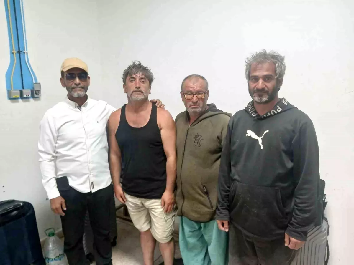Mahsur Gemi Kaptanı ve Mürettebatı Kurtarıldı