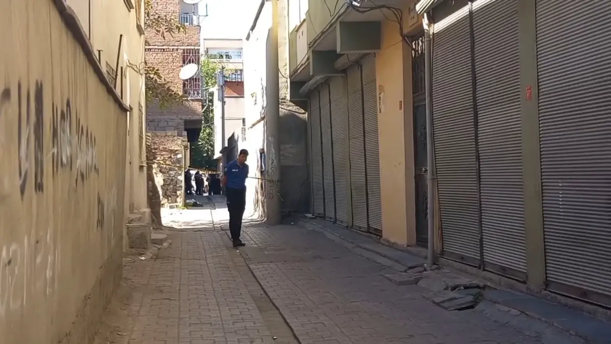 Diyarbakır\'da Silahlı Saldırı: İki Yaralı