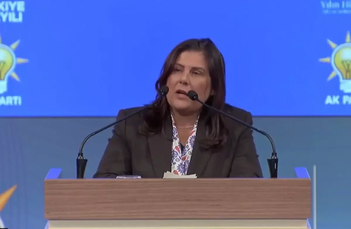 Özlem Çerçioğlu, AK Parti rozetini taktı! İşte Erdoğan\'dan ilk isteği