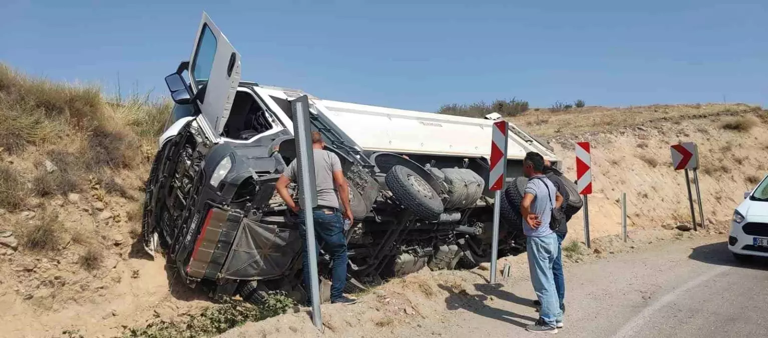 Beypazarı\'nda Tanker Devrildi: Sürücü Yaralandı