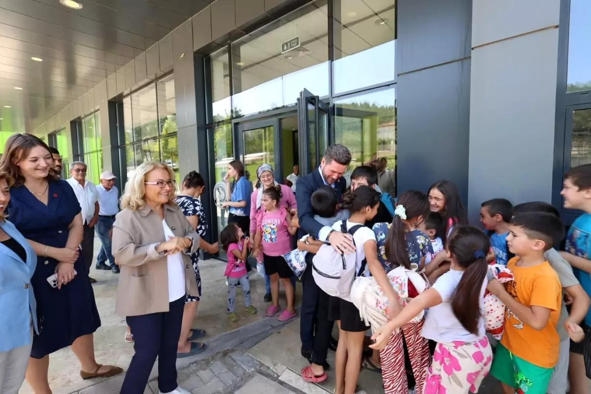Tavas\'ta Çocuklara Ücretsiz Yüzme Kursu