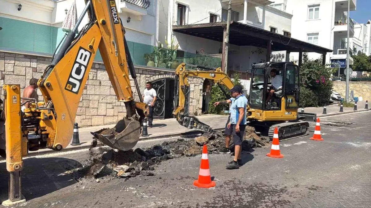 Bodrum\'da Su İsale Hattında Patlama: İş Yeri Sular Altında Kaldı