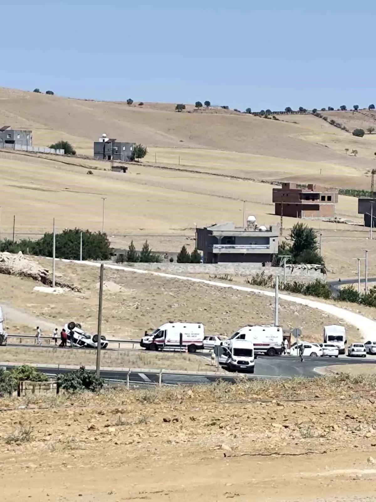 Diyarbakır\'da Otomobil Takla Attı: 2 Yaralı