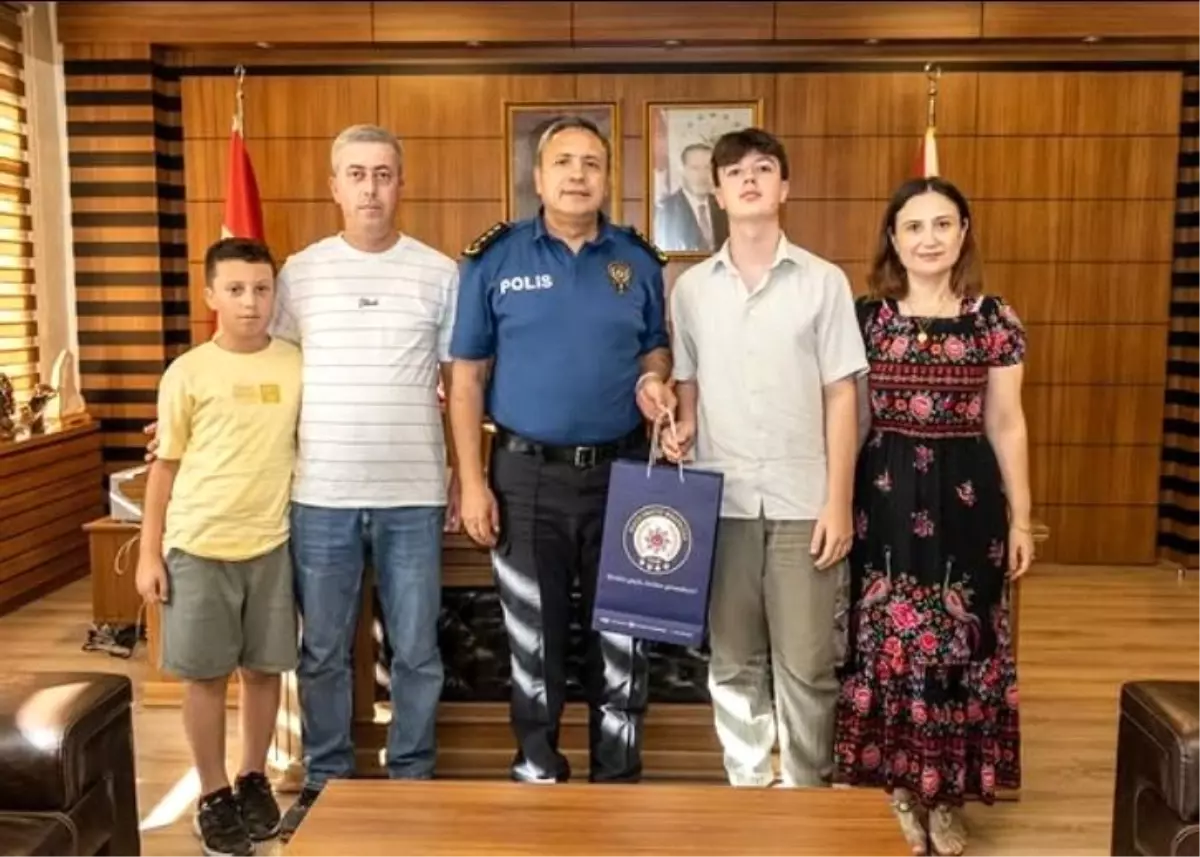 Başarılı Öğrenciler İl Emniyet Müdürü\'nden Ödül Aldı