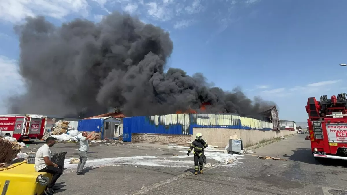 Eskişehir\'de Fabrika Yangını Kontrol Altına Alındı