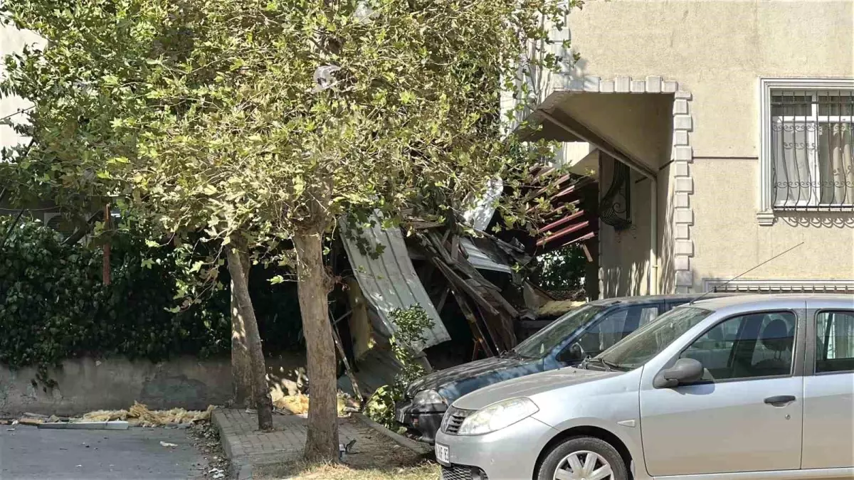 Kartal\'da Rüzgar Çatıyı Uçurdu