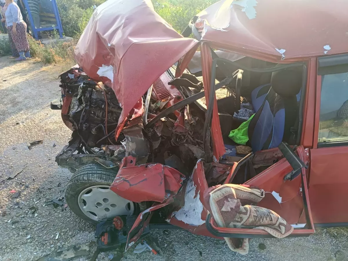 Ödemiş\'te Trafik Kazası: Genç Kadın Hayatını Kaybetti