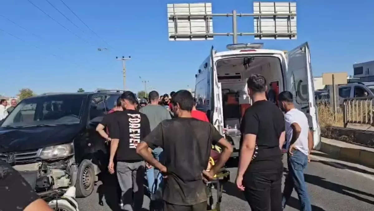 Kızıltepe\'de Motosiklet Kazası: İki Genç Ağır Yaralı
