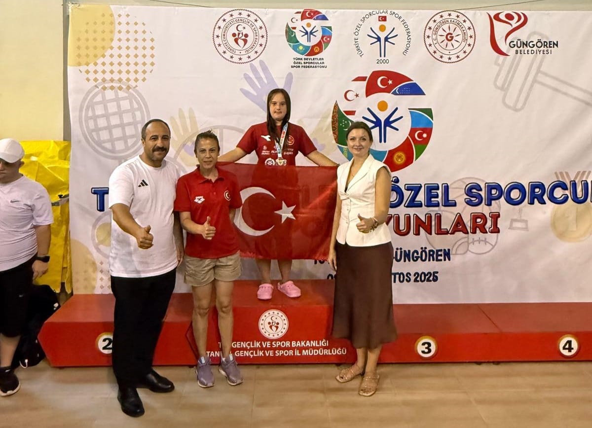 Elif Oral\'dan Altın Madalya