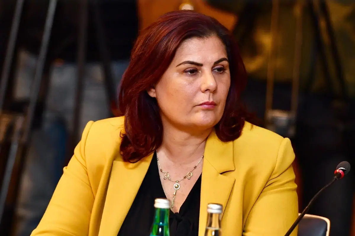 Özlem Çerçioğlu zehir zemberek sözlerle CHP\'den istifa etti