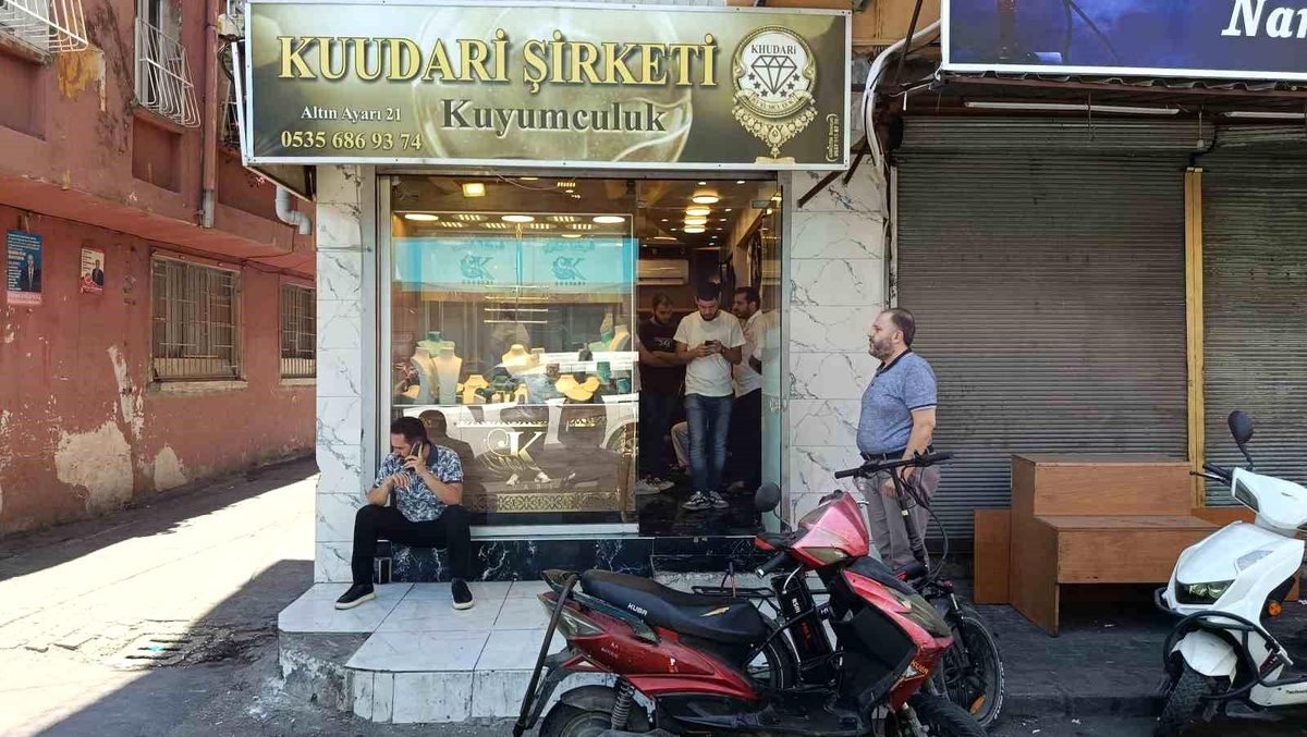 Adana\'da Kuyumcuya Silahlı Saldırı