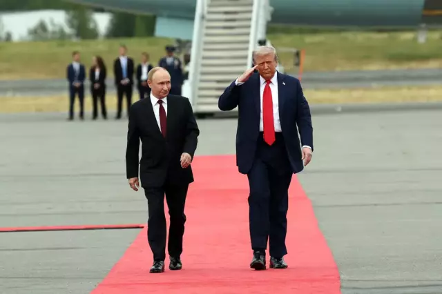 Alaska'da tarihi görüntüler! Trump ve Putin 6 yıl sonra yan yana