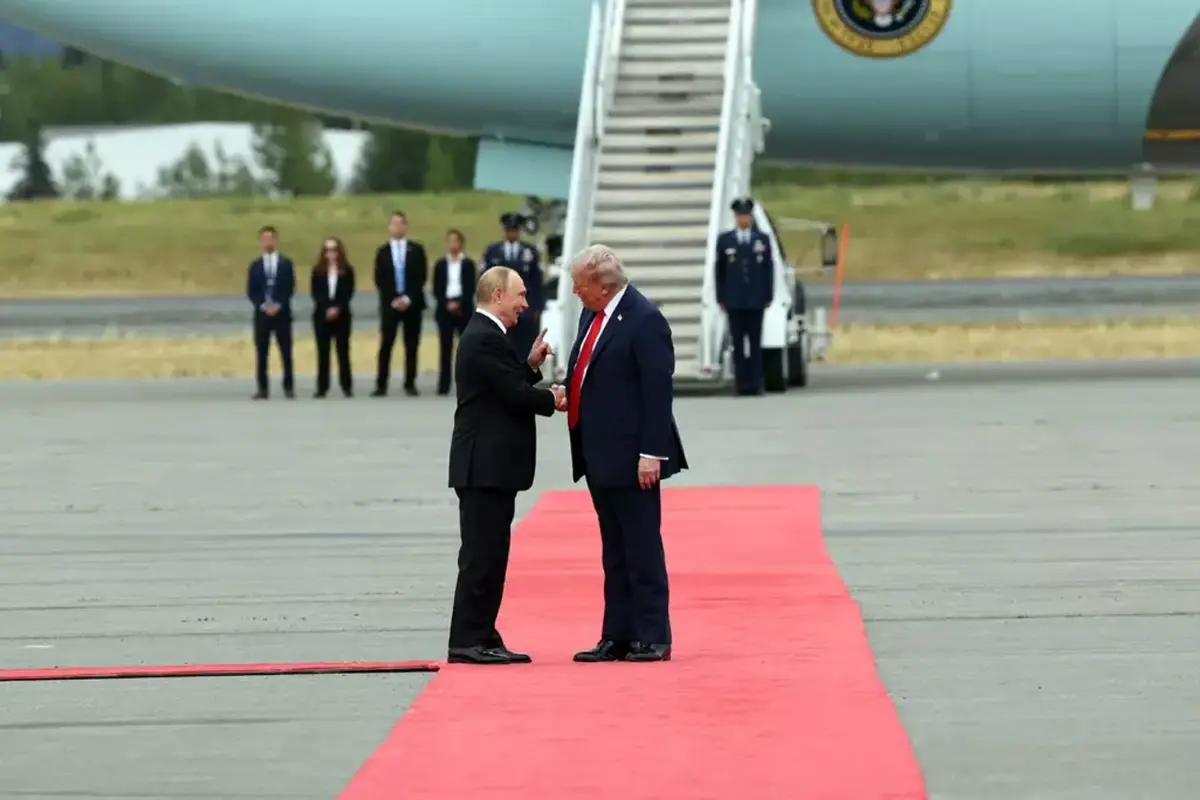 Alaska\'da tarihi görüntüler! Trump ve Putin 6 yıl sonra yan yana