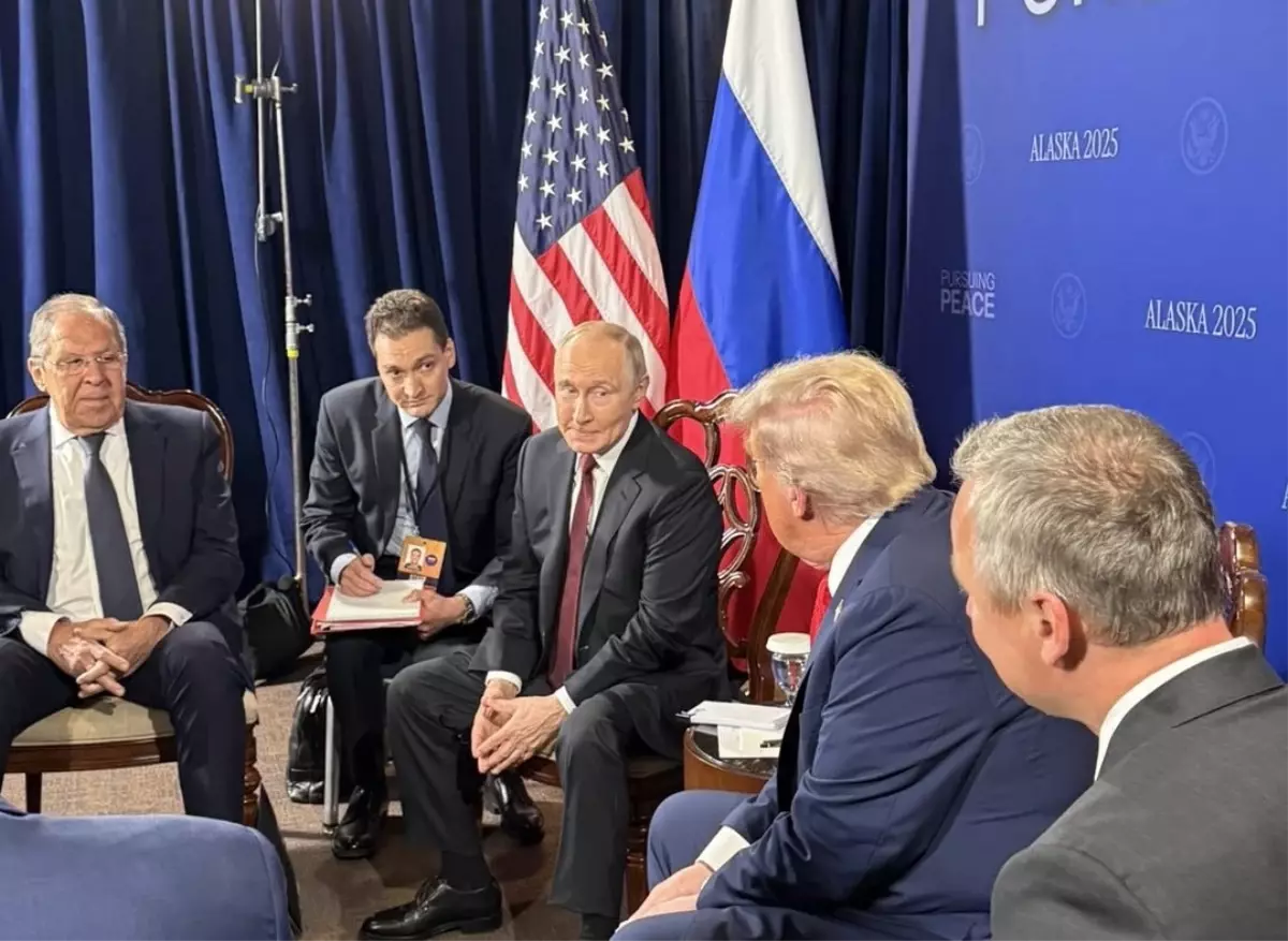 Trump ve Putin Alaska\'da Zirveye Gitti