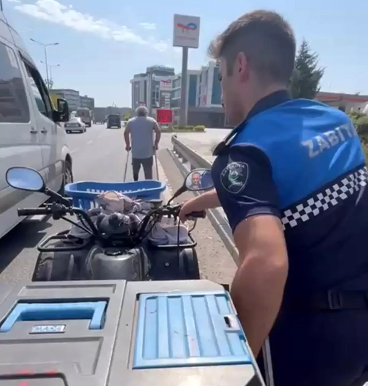 Zabıta Ekipleri Özel Bireye Yardım Eli Uzattı
