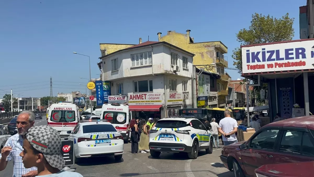 Bursa\'da Otomobil ve Otobüs Çarpıştı: 5 Yaralı