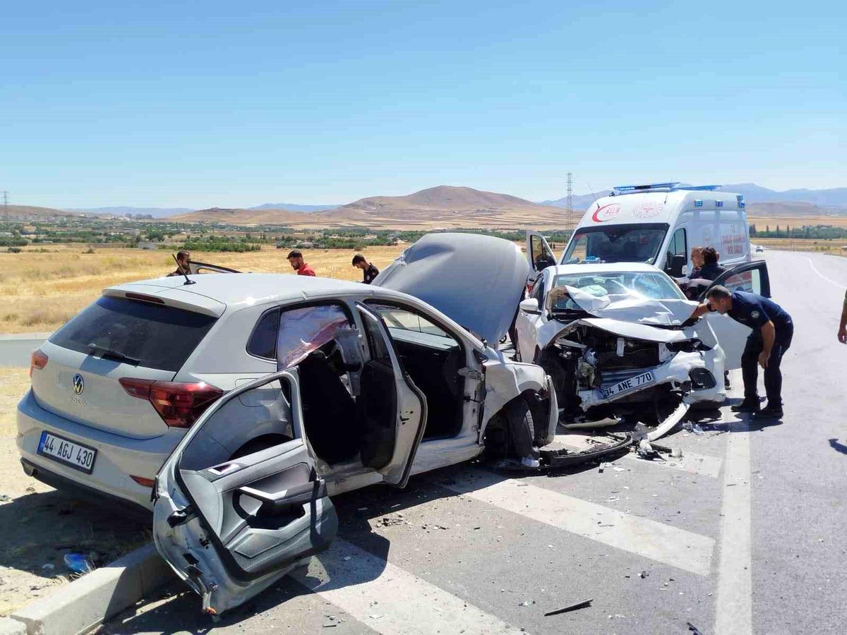 Elazığ\'da Trafik Kazası: 7 Yaralı