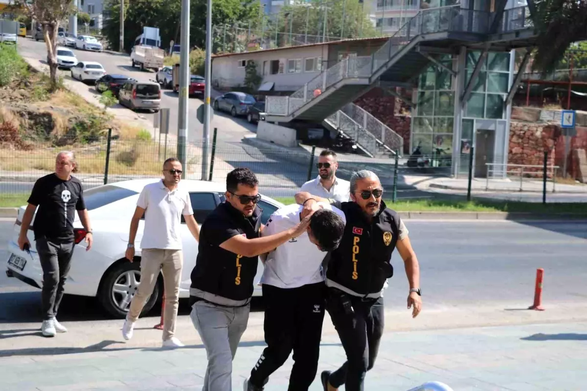 Alanya\'da Cinayet Şüphelisi Emlakçıya İhbar Ederek Yakalandı