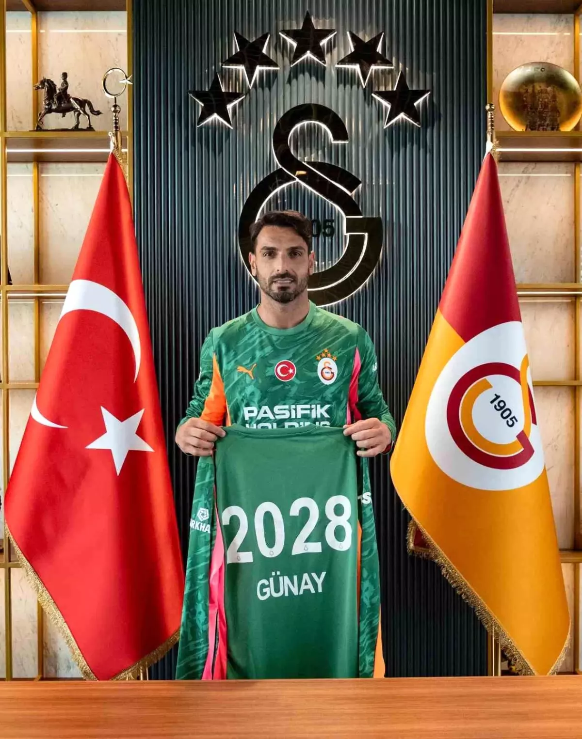 Galatasaray\'dan Günay Güvenç\'e Sözleşme Uzatması