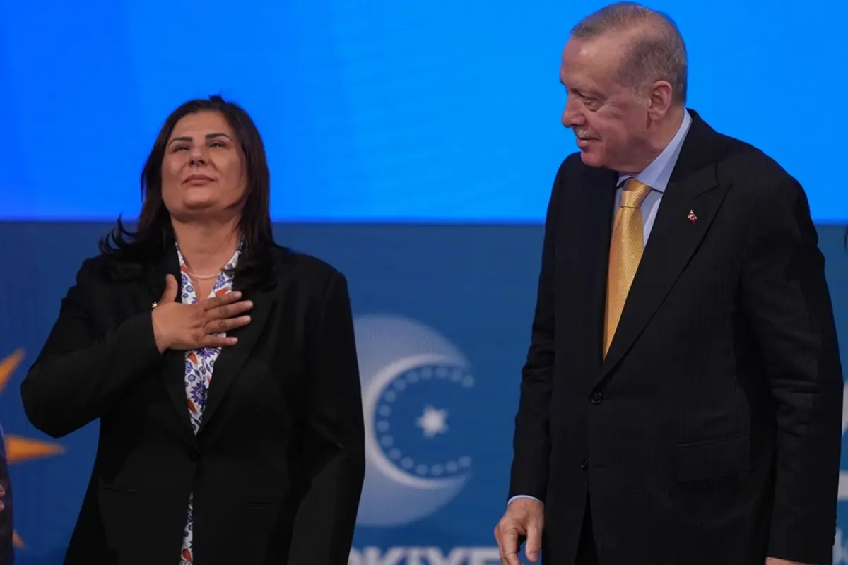 Gözlerden kaçan detay! Özlem Çerçioğlu, AK Parti\'ye bir ilki yaşattı