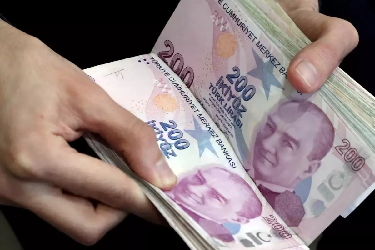 Hükümetten memurların taban aylığına 1000 lira zam teklifi