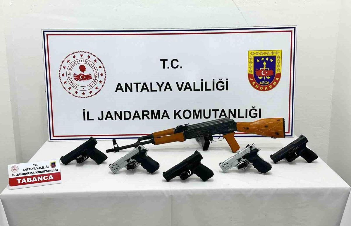 Antalya\'da Ruhsatsız Silah Operasyonu
