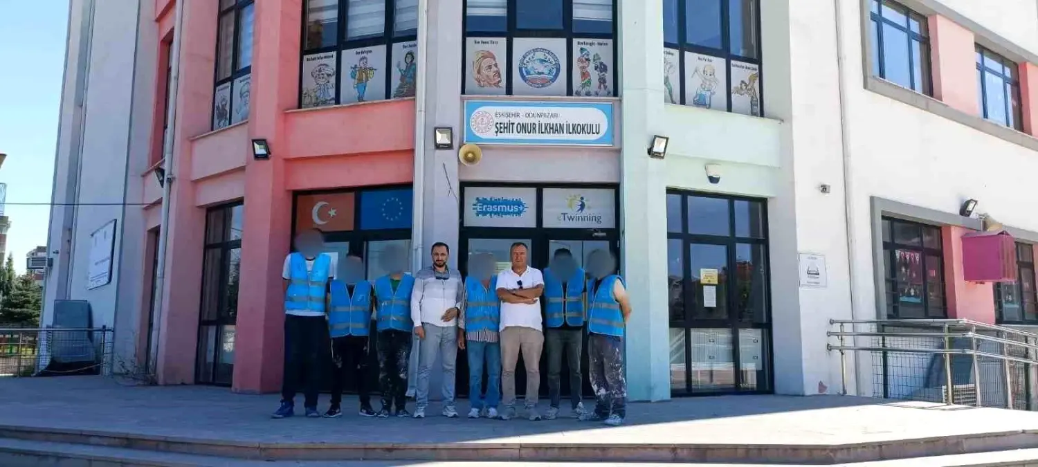 Eskişehir\'de Okullar Yaz Tatilinde Boyandı ve Temizlendi