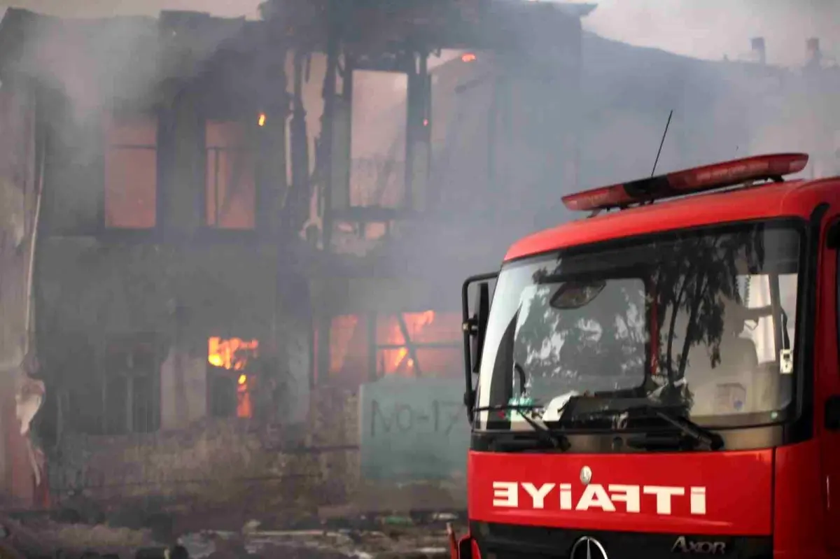 Konya\'da Metruk Binada Yangın Paniği