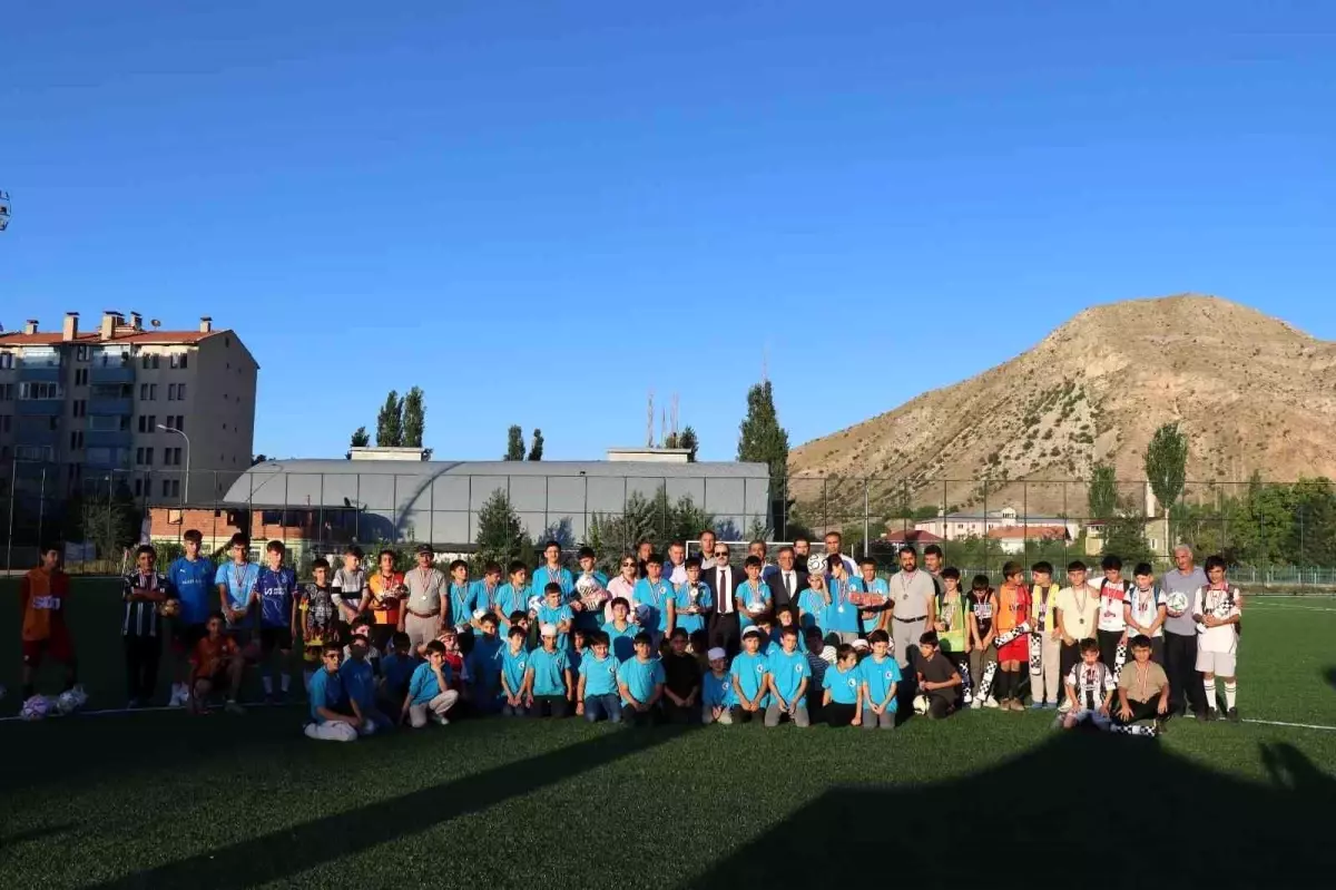 Oltu\'da Geleneksel Yaz Kur\'an Kursları Futbol Turnuvası Büyük Coşkuyla Tamamlandı