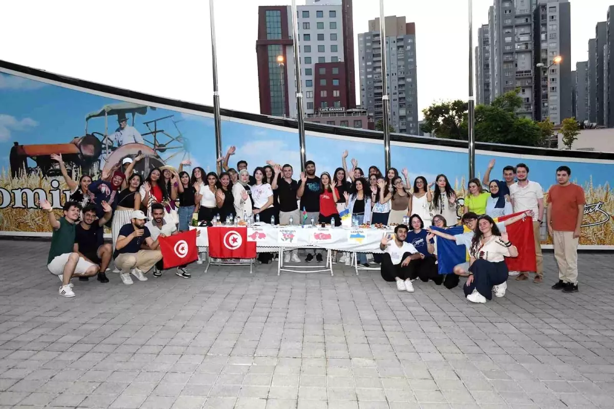 Osmangazi\'de Gençlik Kültür Panayırı: Farklı Kültürler Bursa\'da Buluştu