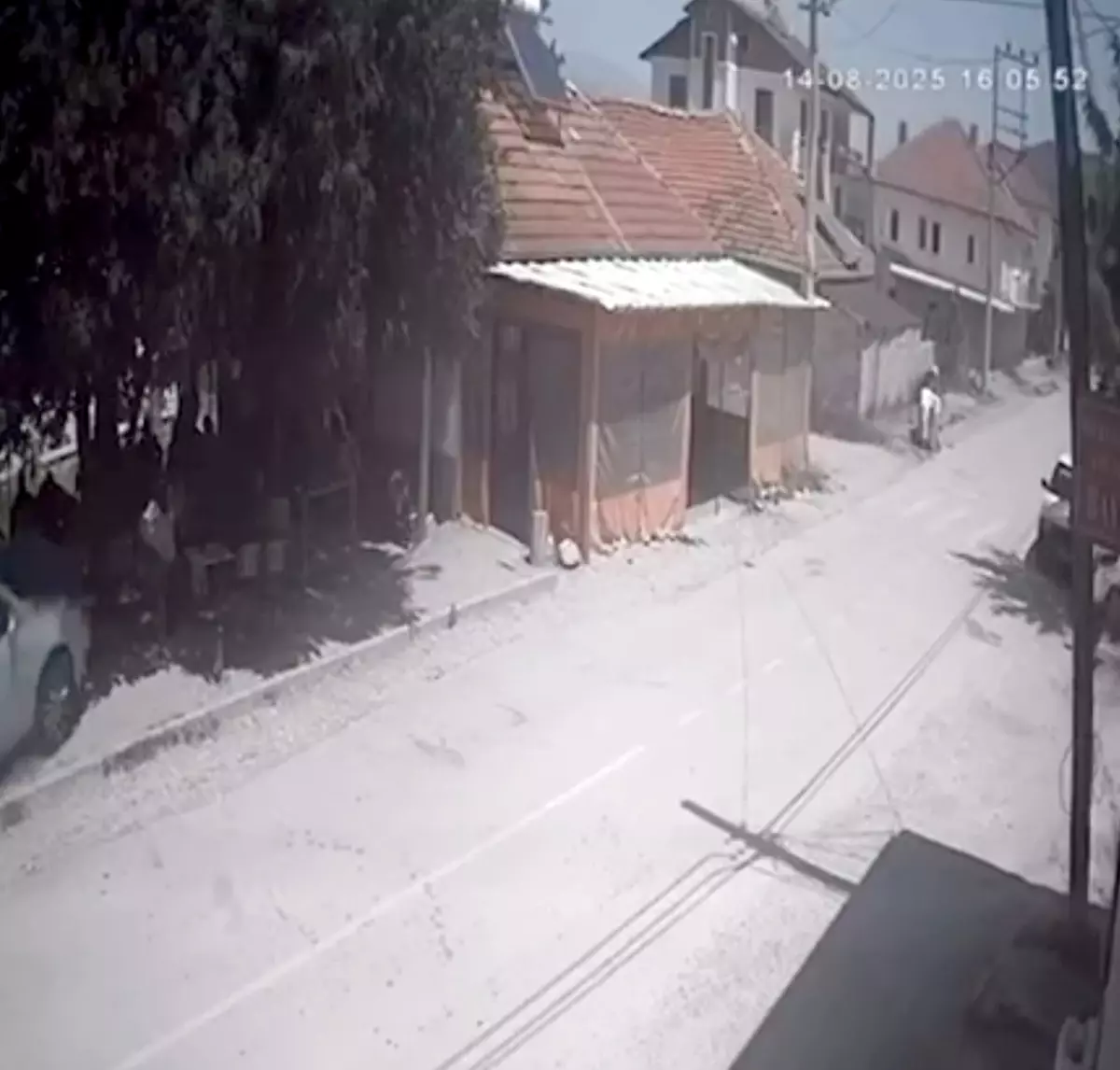 Kahvehaneye Otomobil Girdi: 1 Ölü, 2 Yaralı