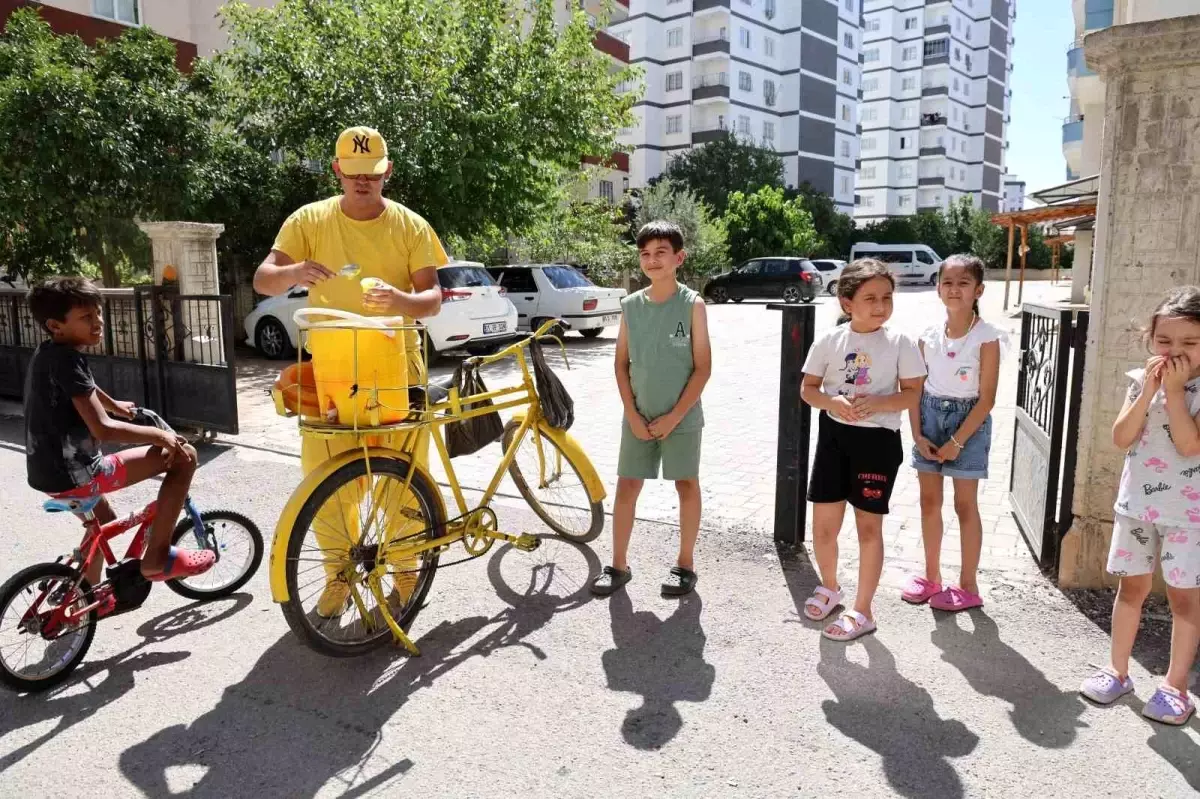 Kozan\'da Limon Dondurması Satışı